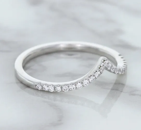 0.17ctw Diamond Pointed Band in 18K White Gold