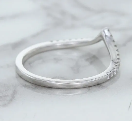0.17ctw Diamond Pointed Band in 18K White Gold