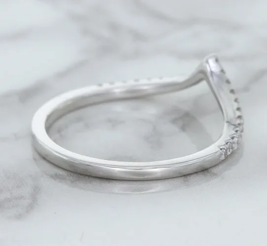 0.17ctw Diamond Pointed Band in 18K White Gold