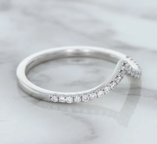0.17ctw Diamond Pointed Band in 18K White Gold