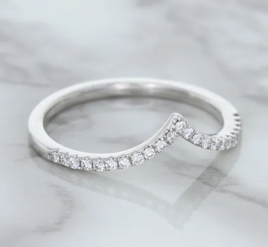 0.17ctw Diamond Pointed Band in 18K White Gold