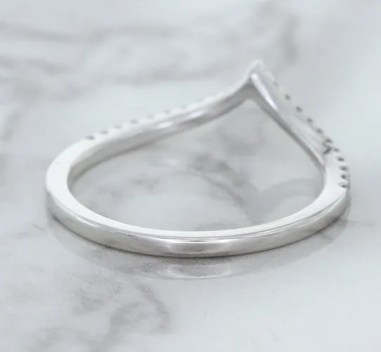 0.17ctw Diamond Pointed Band in 18K White Gold