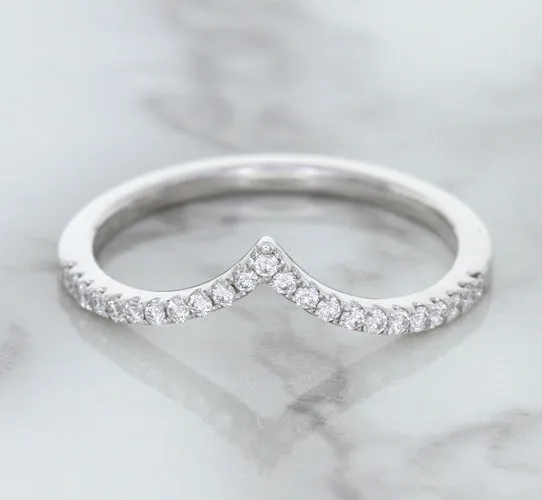 0.17ctw Diamond Pointed Band in 18K White Gold