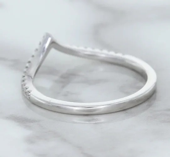 0.17ctw Diamond Pointed Band in 18K White Gold