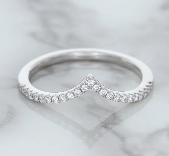 0.17ctw Diamond Pointed Band in 18K White Gold