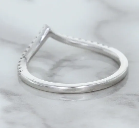 0.17ctw Diamond Pointed Band in 18K White Gold