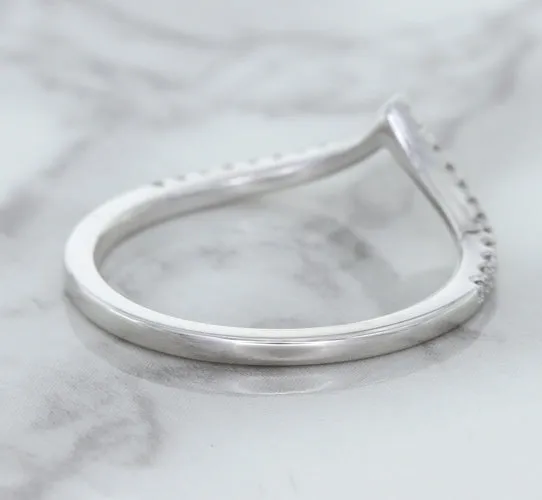0.17ctw Diamond Pointed Band in 18K White Gold