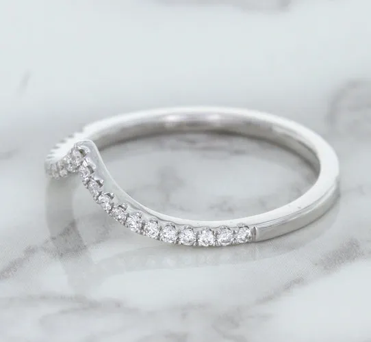 0.17ctw Diamond Pointed Band in 18K White Gold