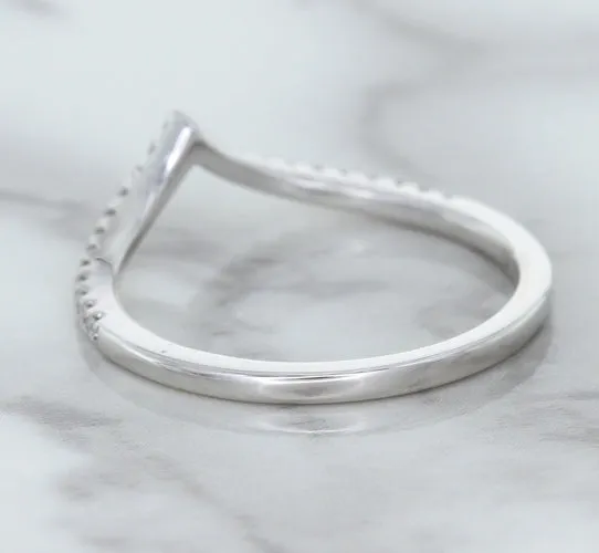 0.17ctw Diamond Pointed Band in 18K White Gold