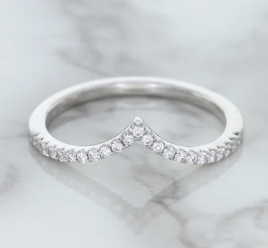 0.17ctw Diamond Pointed Band in 18K White Gold