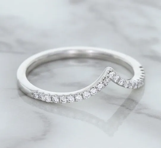 0.17ctw Diamond Pointed Band in 18K White Gold