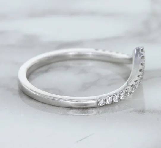 0.17ctw Diamond Pointed Band in 18K White Gold