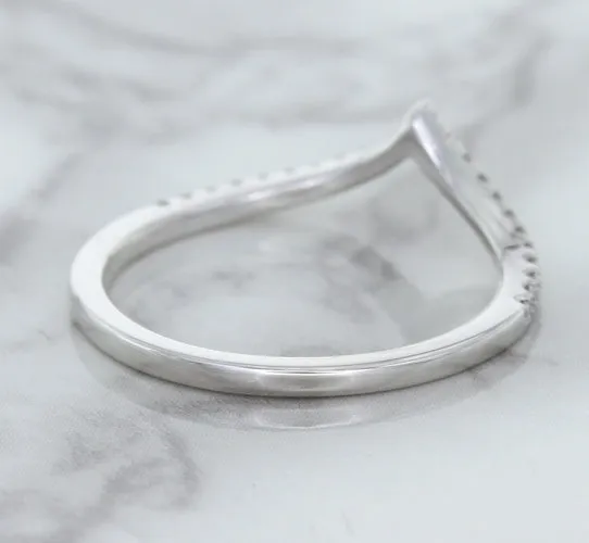0.17ctw Diamond Pointed Band in 18K White Gold