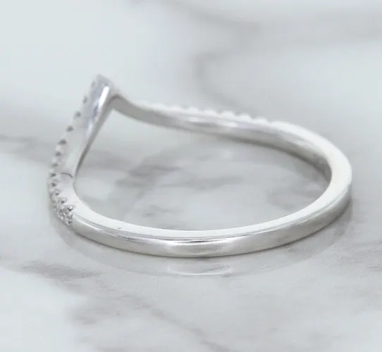 0.17ctw Diamond Pointed Band in 18K White Gold