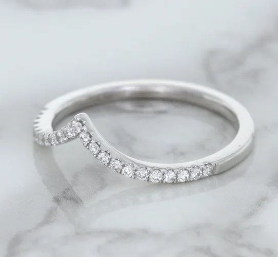 0.17ctw Diamond Pointed Band in 18K White Gold