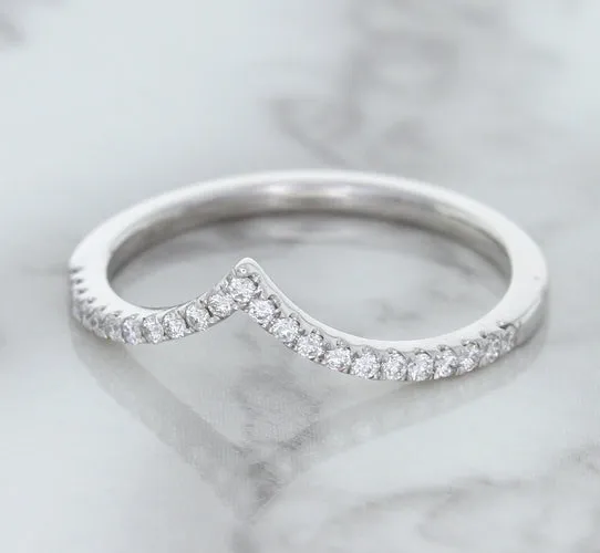 0.17ctw Diamond Pointed Band in 18K White Gold