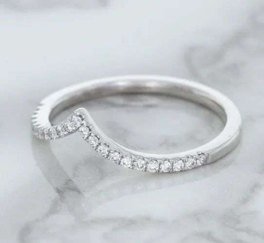 0.17ctw Diamond Pointed Band in 18K White Gold