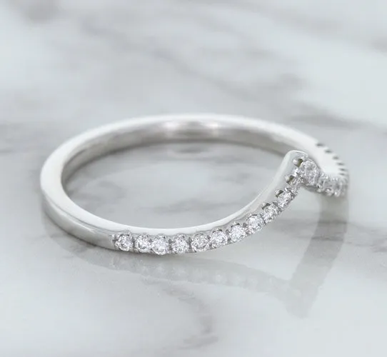 0.17ctw Diamond Pointed Band in 18K White Gold
