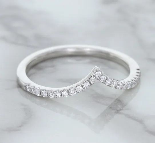0.17ctw Diamond Pointed Band in 18K White Gold