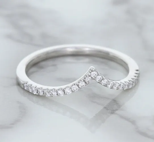 0.17ctw Diamond Pointed Band in 18K White Gold