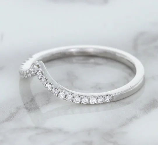 0.17ctw Diamond Pointed Band in 18K White Gold