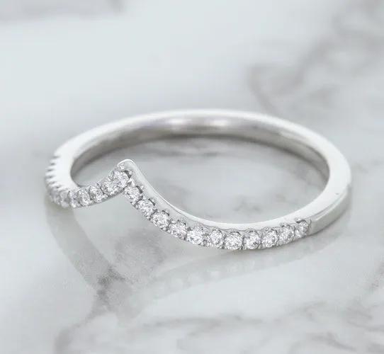 0.17ctw Diamond Pointed Band in 18K White Gold