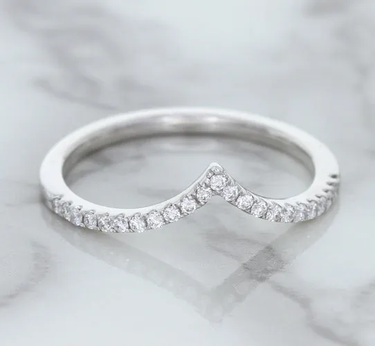 0.17ctw Diamond Pointed Band in 18K White Gold