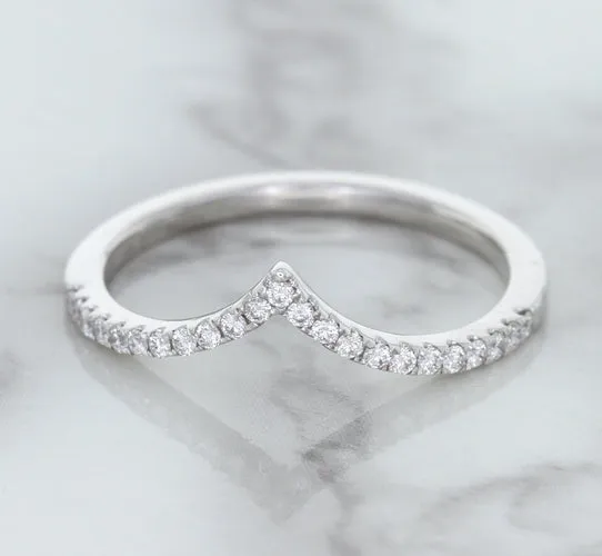 0.17ctw Diamond Pointed Band in 18K White Gold