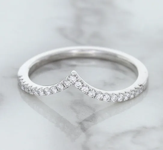 0.17ctw Diamond Pointed Band in 18K White Gold