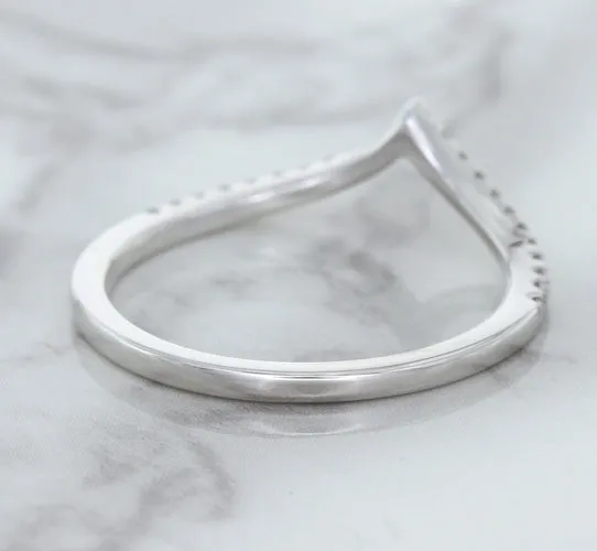 0.17ctw Diamond Pointed Band in 18K White Gold