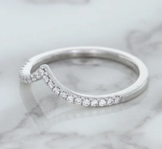 0.17ctw Diamond Pointed Band in 18K White Gold