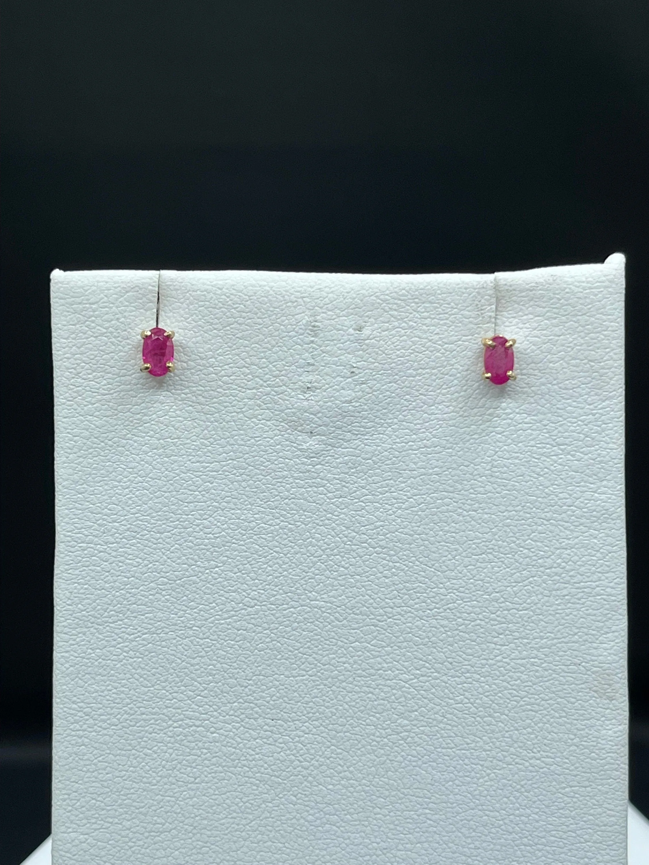 0.66 Carat Natural Ruby 14K Yellow Gold Stud Earrings