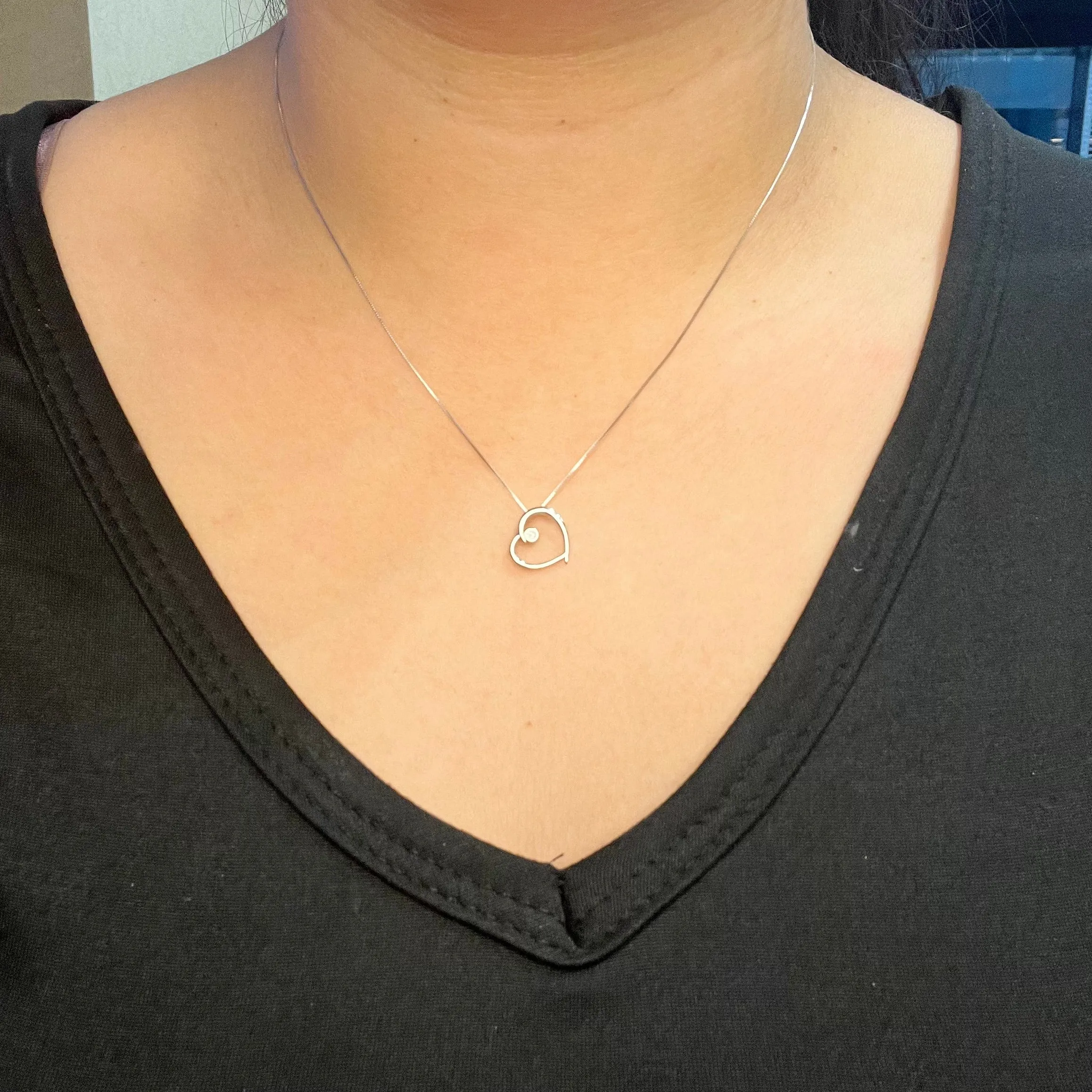 10K White Gold (0.03ct) Diamond Heart Pendant