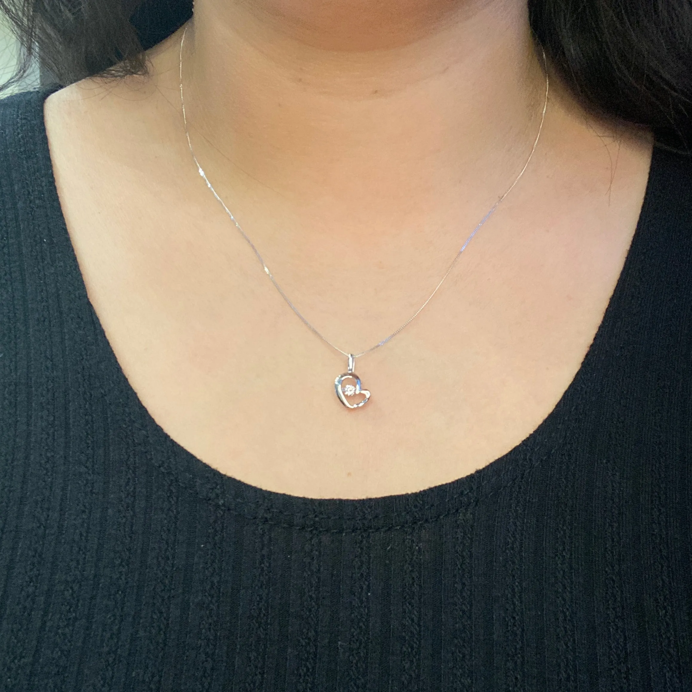 10K White Gold (0.05ct - 0.10ct) Dancing Diamond Heart Pendant 0.10 ct