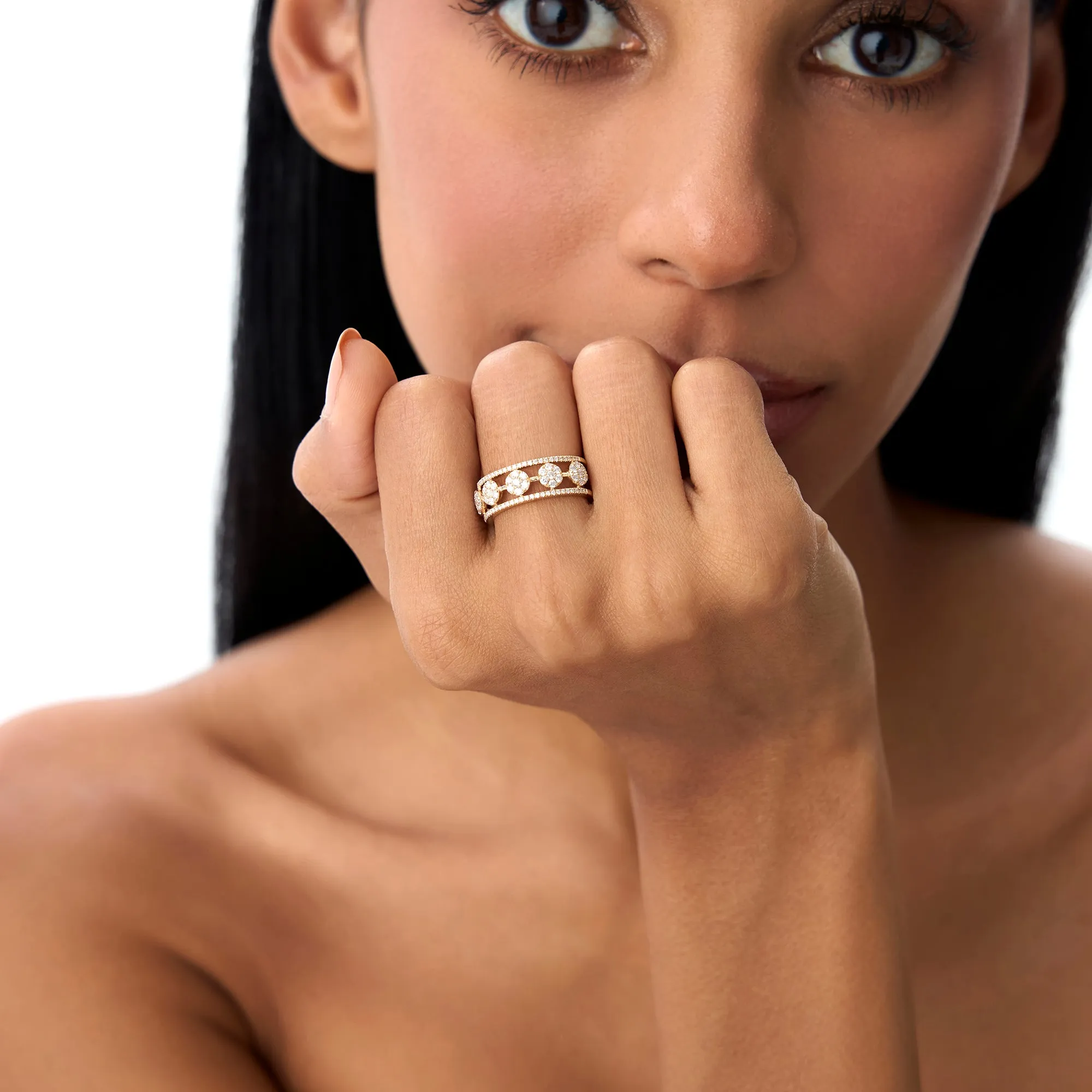14K Circle Cluster Diamond Band Ring