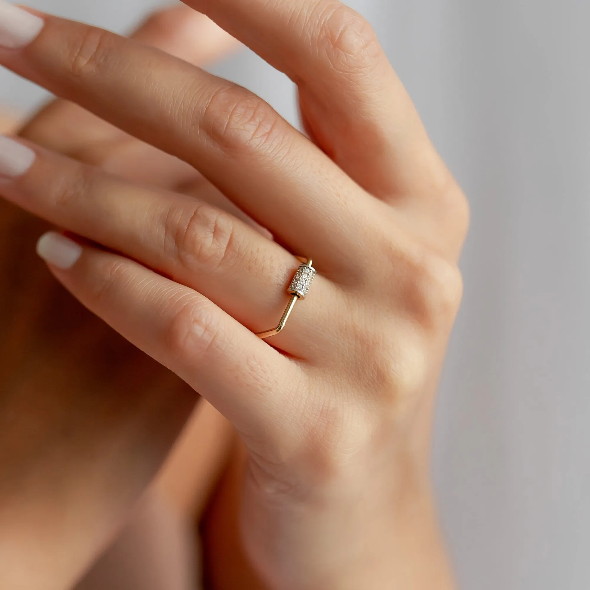 14k Gold Moving Stone Ring