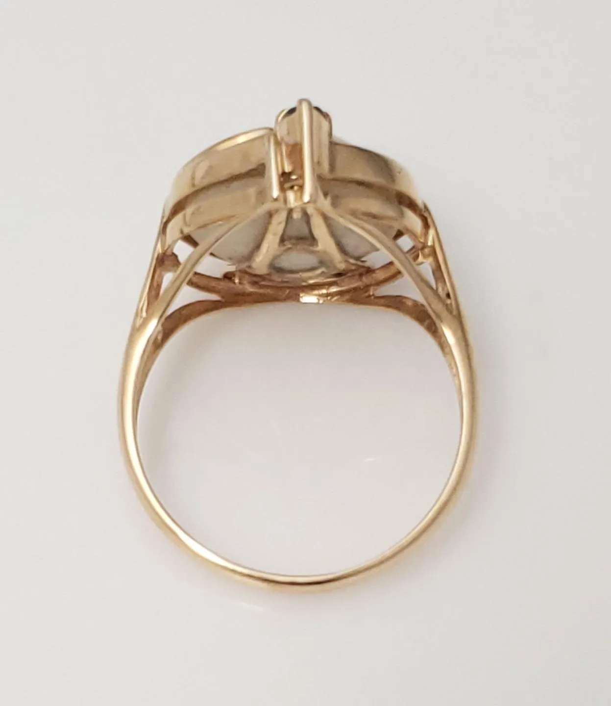 14k Yellow Gold Round Mabe Pearl & Sapphire Ring