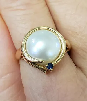 14k Yellow Gold Round Mabe Pearl & Sapphire Ring