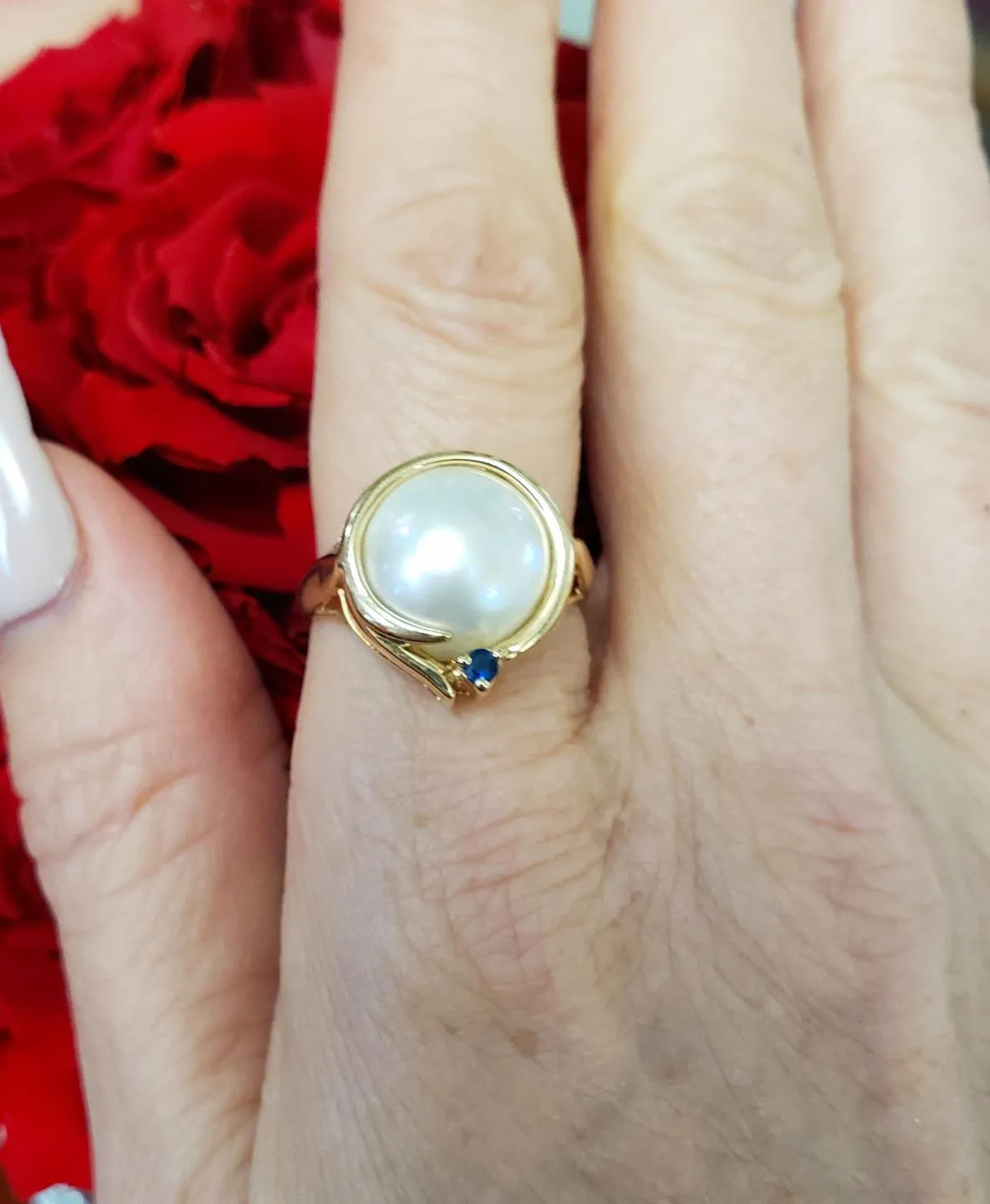 14k Yellow Gold Round Mabe Pearl & Sapphire Ring