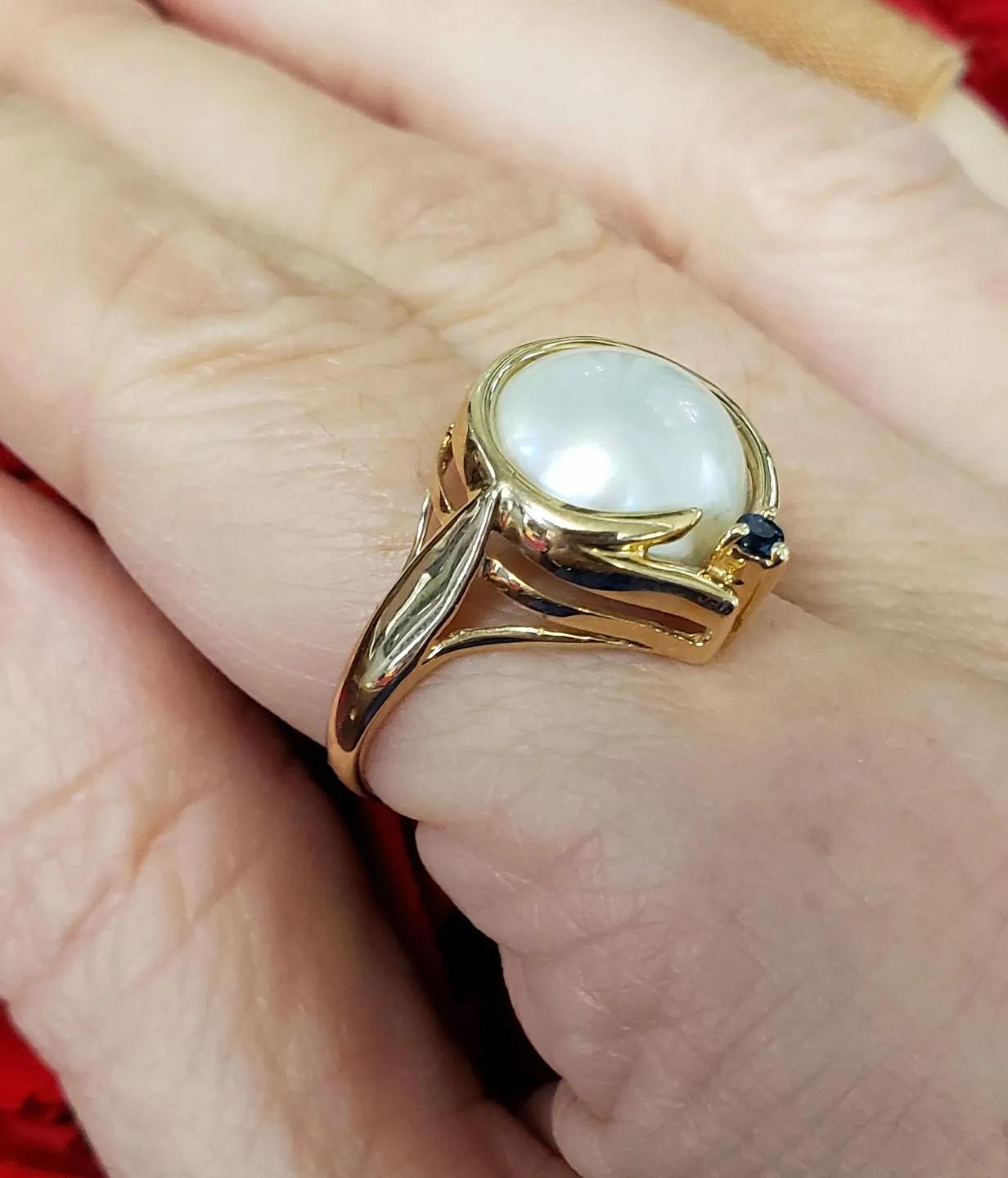 14k Yellow Gold Round Mabe Pearl & Sapphire Ring