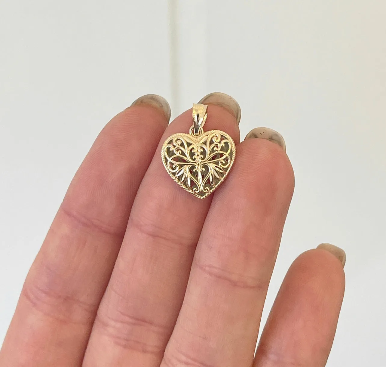 14KT Yellow Gold   White Gold Filigree Reversible Heart Pendant Charm