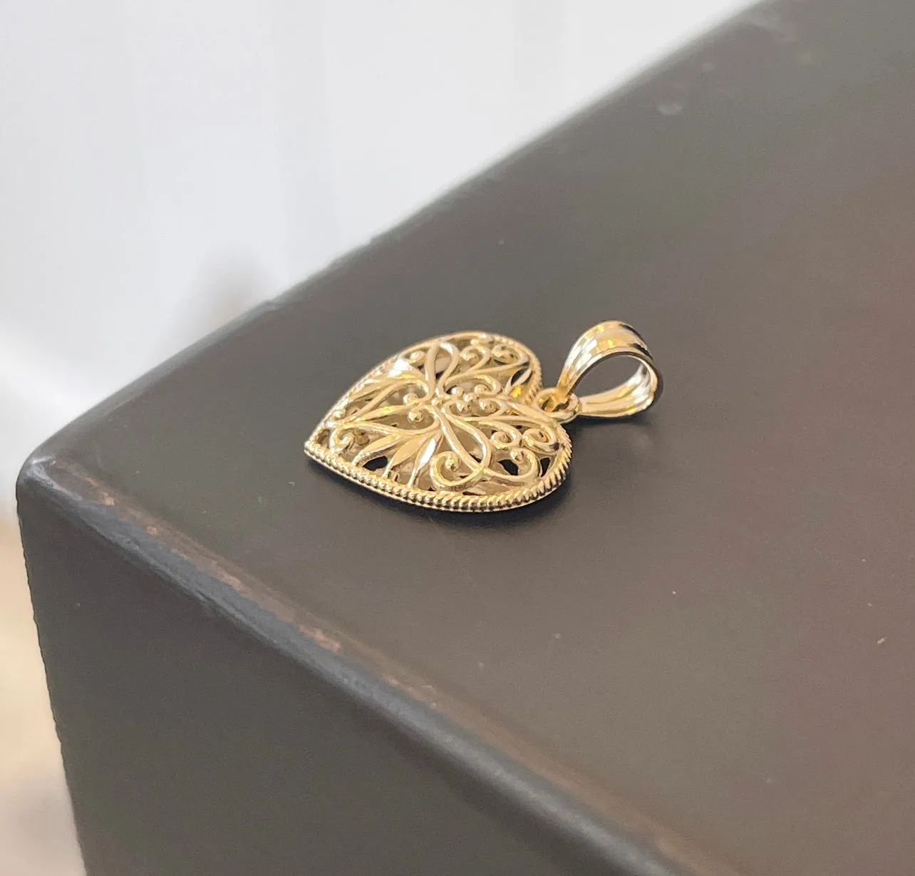 14KT Yellow Gold   White Gold Filigree Reversible Heart Pendant Charm