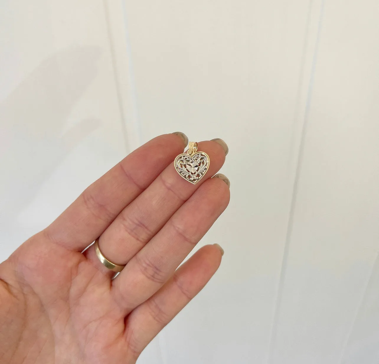 14KT Yellow Gold   White Gold Filigree Reversible Heart Pendant Charm