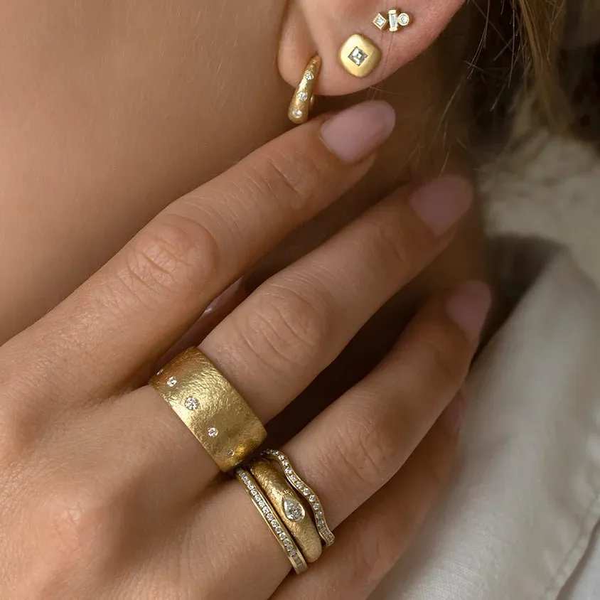 18K Gold "Boulder Bombe" Ring Featuring Pear-Shaped Diamond
