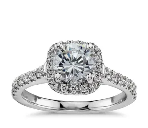 18kt White Gold Cushion Cut Diamond Mounting with Halo