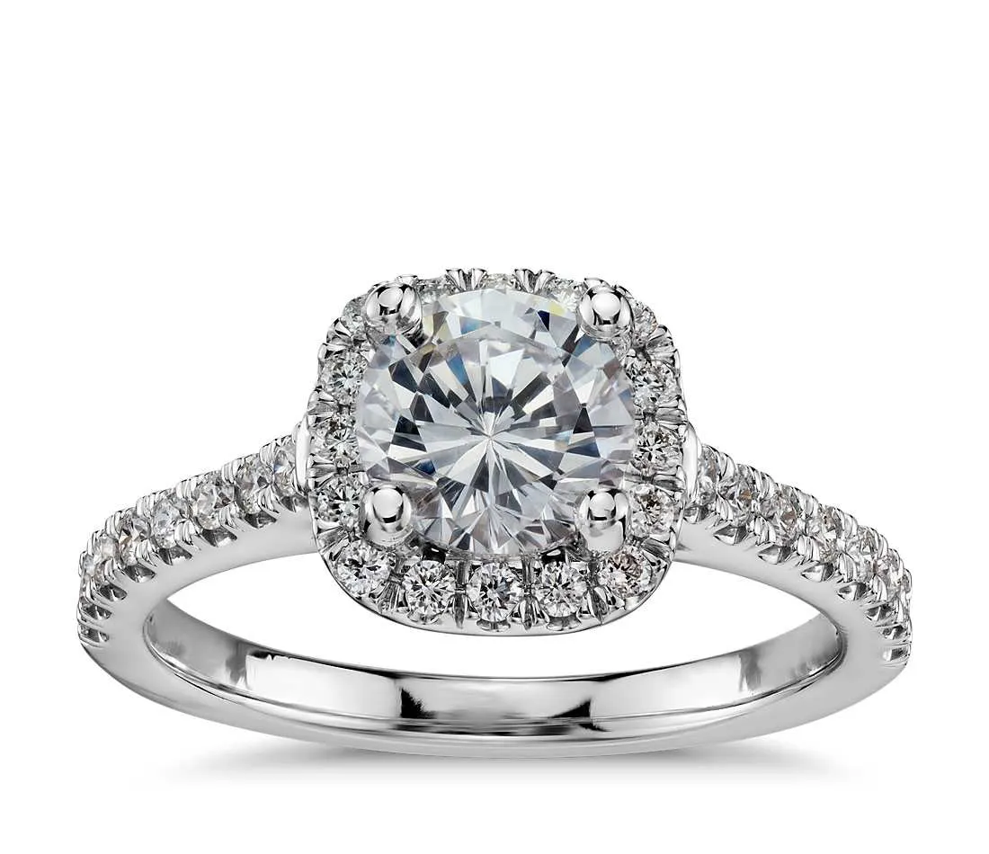 18kt White Gold Cushion Cut Diamond Mounting with Halo