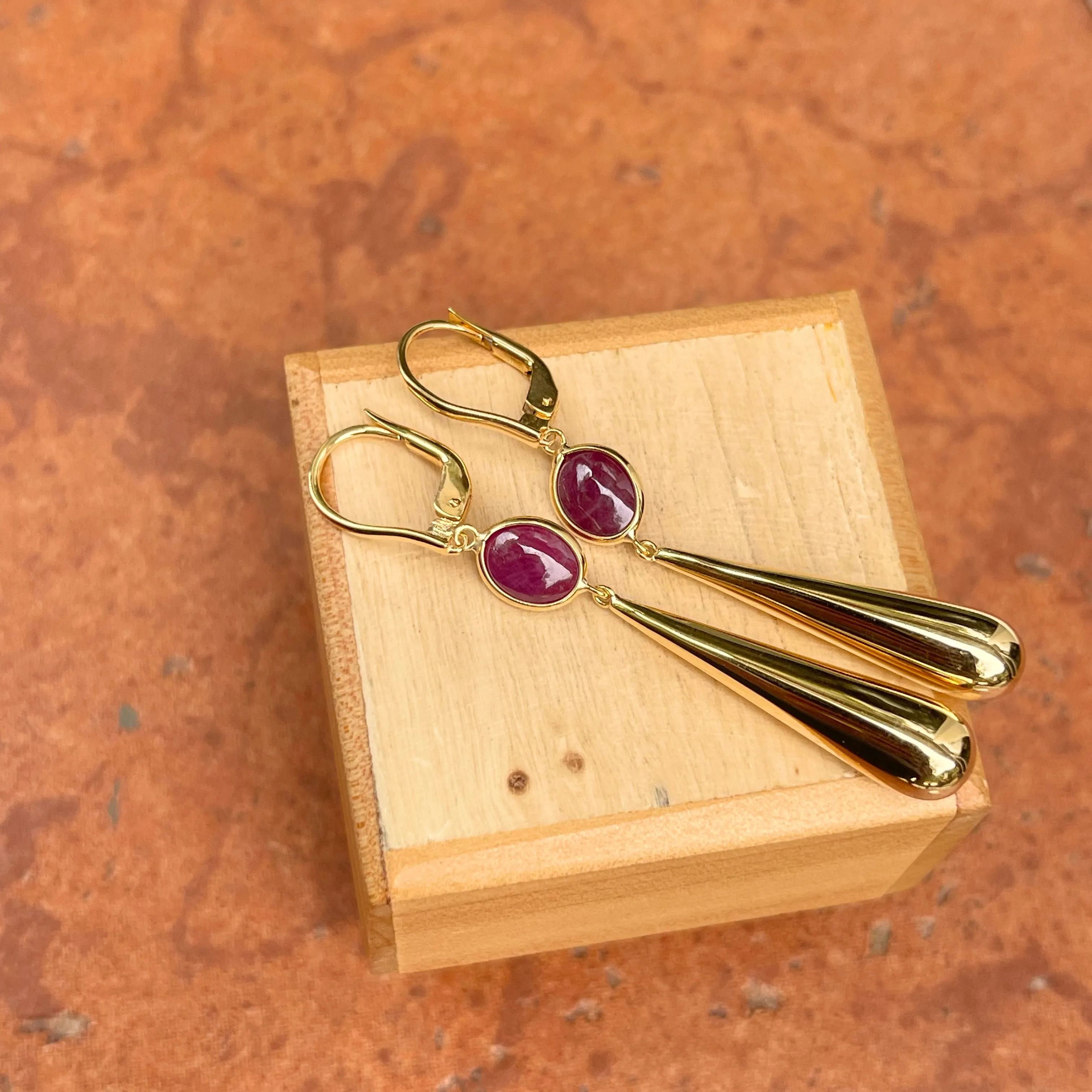 18KT Yellow Gold Teardrop Red Corundum Lever Back Earrings