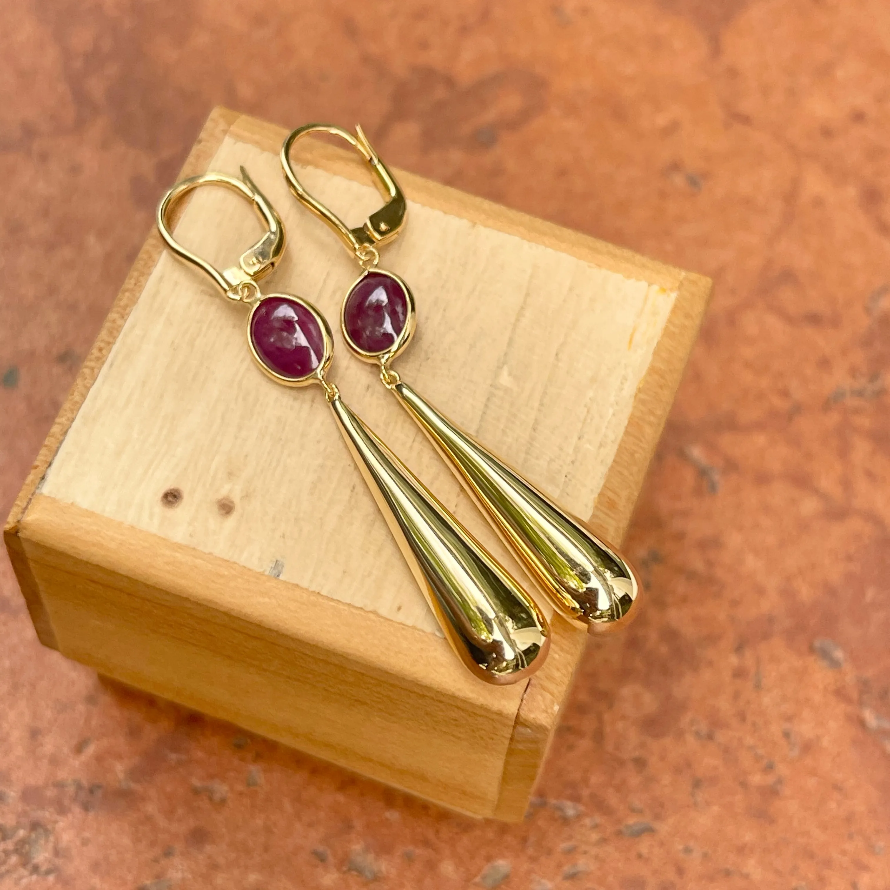 18KT Yellow Gold Teardrop Red Corundum Lever Back Earrings