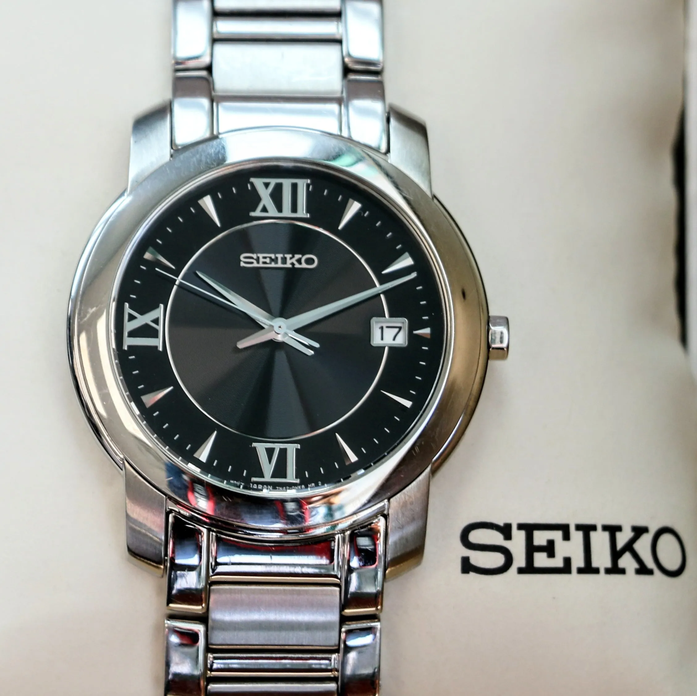 2000 SEIKO Dress Watch Date Indicator Ref. SGEE95 Black Dial Wristwatch Box & Papers!