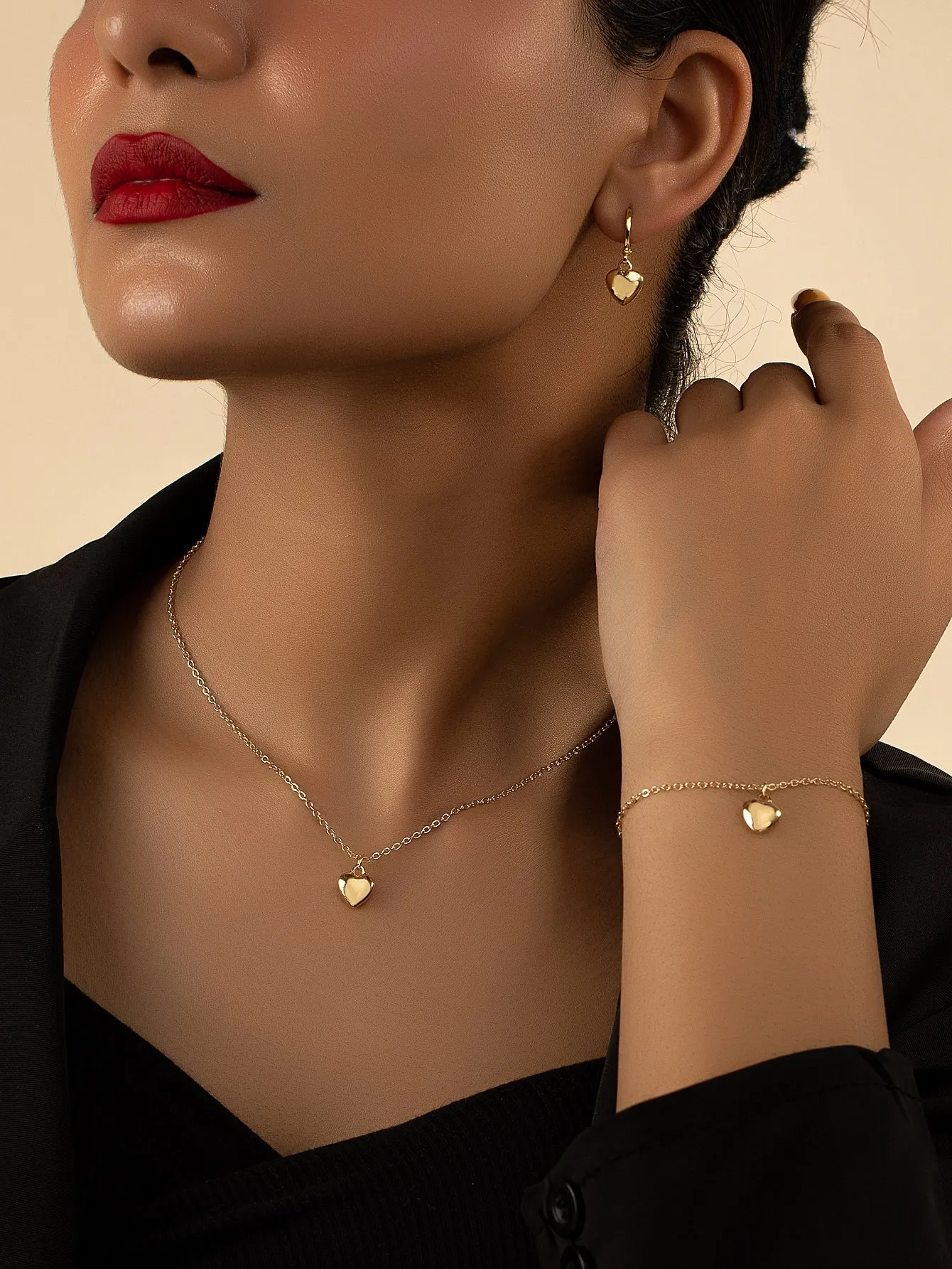 4pcs/set Heart Jewelry Set With Simple Heart Shaped Pendant Necklace & Bracelet & Huggie Earrings With Dainty Hollow Chain Adjustable Set For Girls & Women Birthday Gift